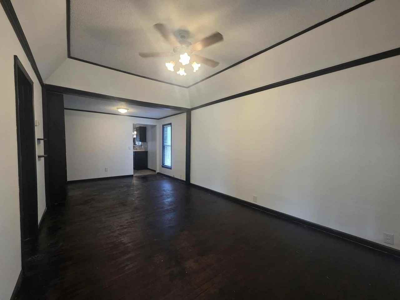 305 S Jefferson St - Photo 3 of 25