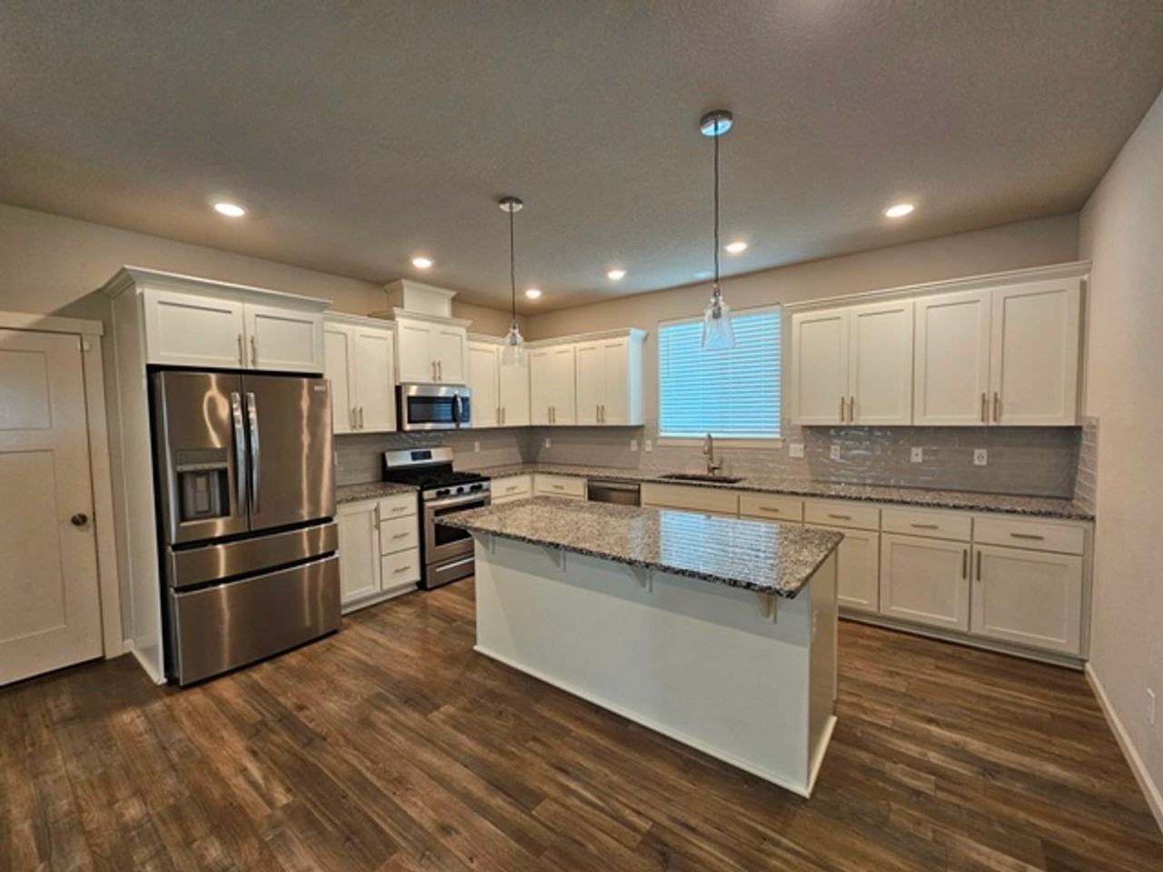 3915 Lindburg Rd Se - Photo 2 of 29