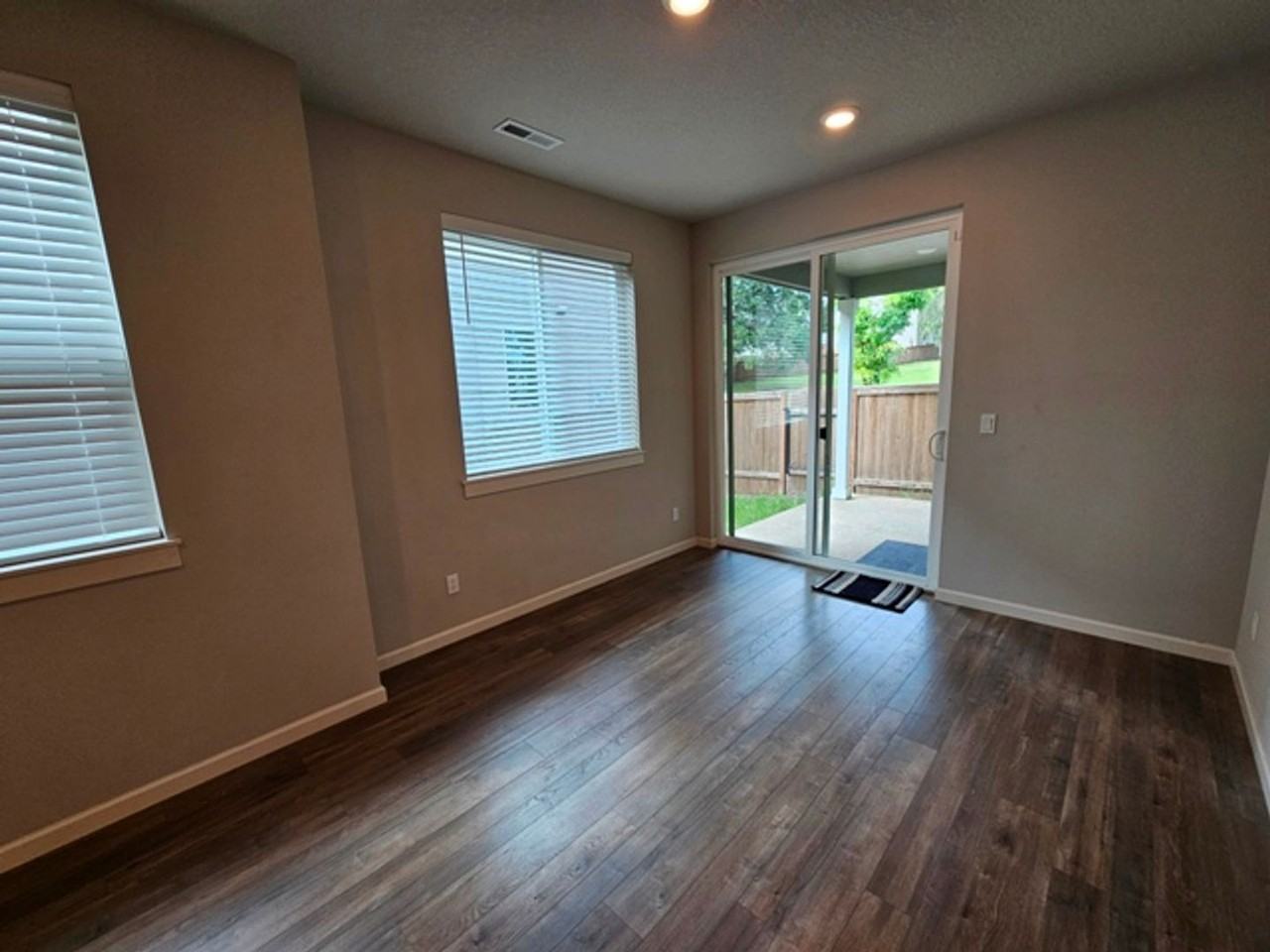3915 Lindburg Rd Se - Photo 4 of 29