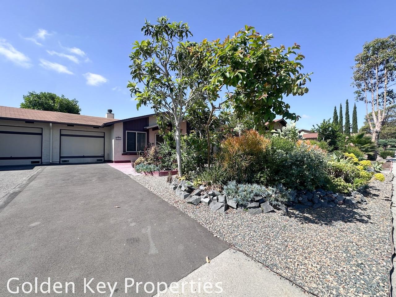 4561 Sunrise Rdg - Photo 2 of 24