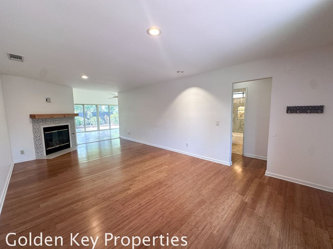 4561 Sunrise Rdg - Photo 3 of 24