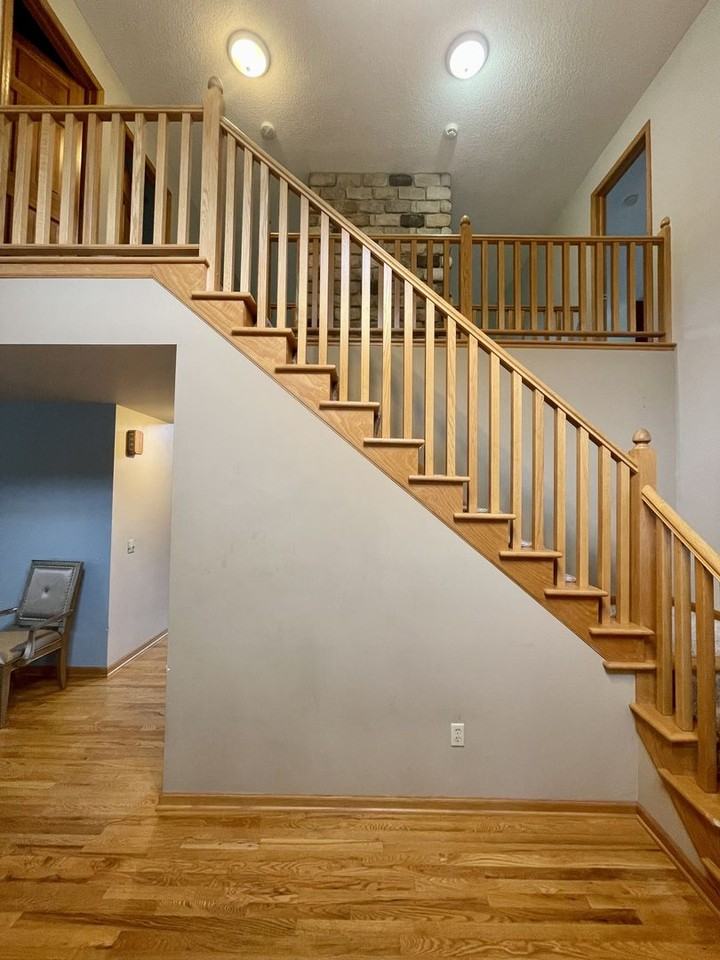 9533 Lansing Ave N - Photo 6 of 32