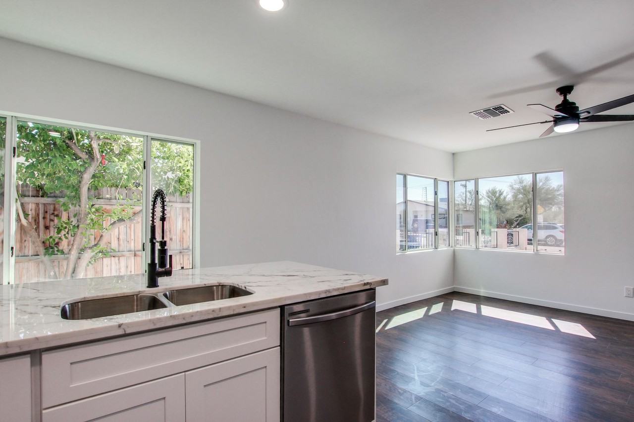1221 E. 13th St. - Photo 3 of 29