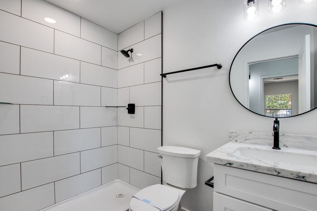 1221 E. 13th St. - Photo 4 of 29