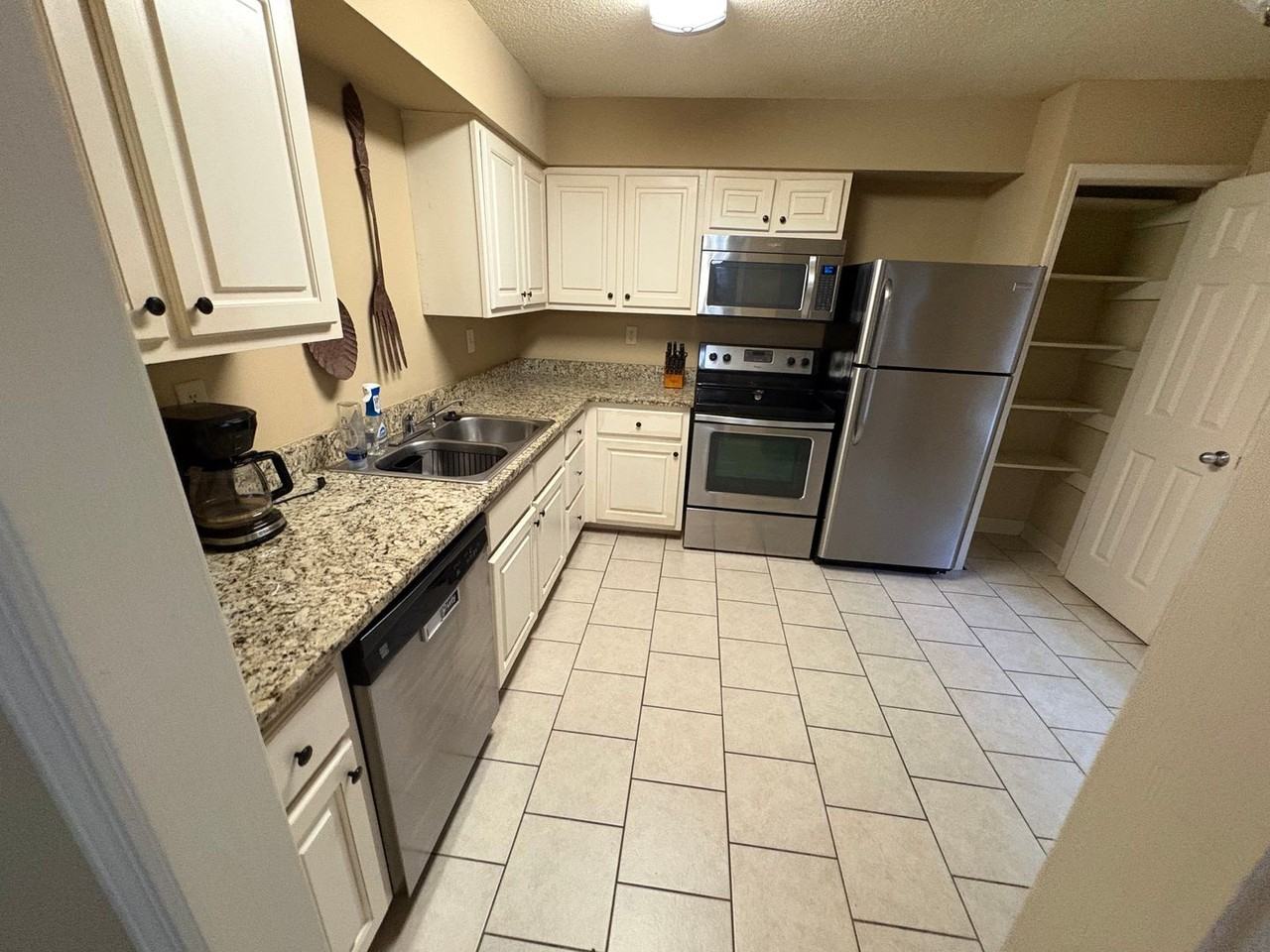 801 Park Ln - Photo 3 of 11