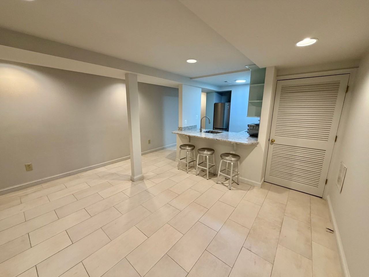 1723 Swann St Nw #B - Photo 3 of 37