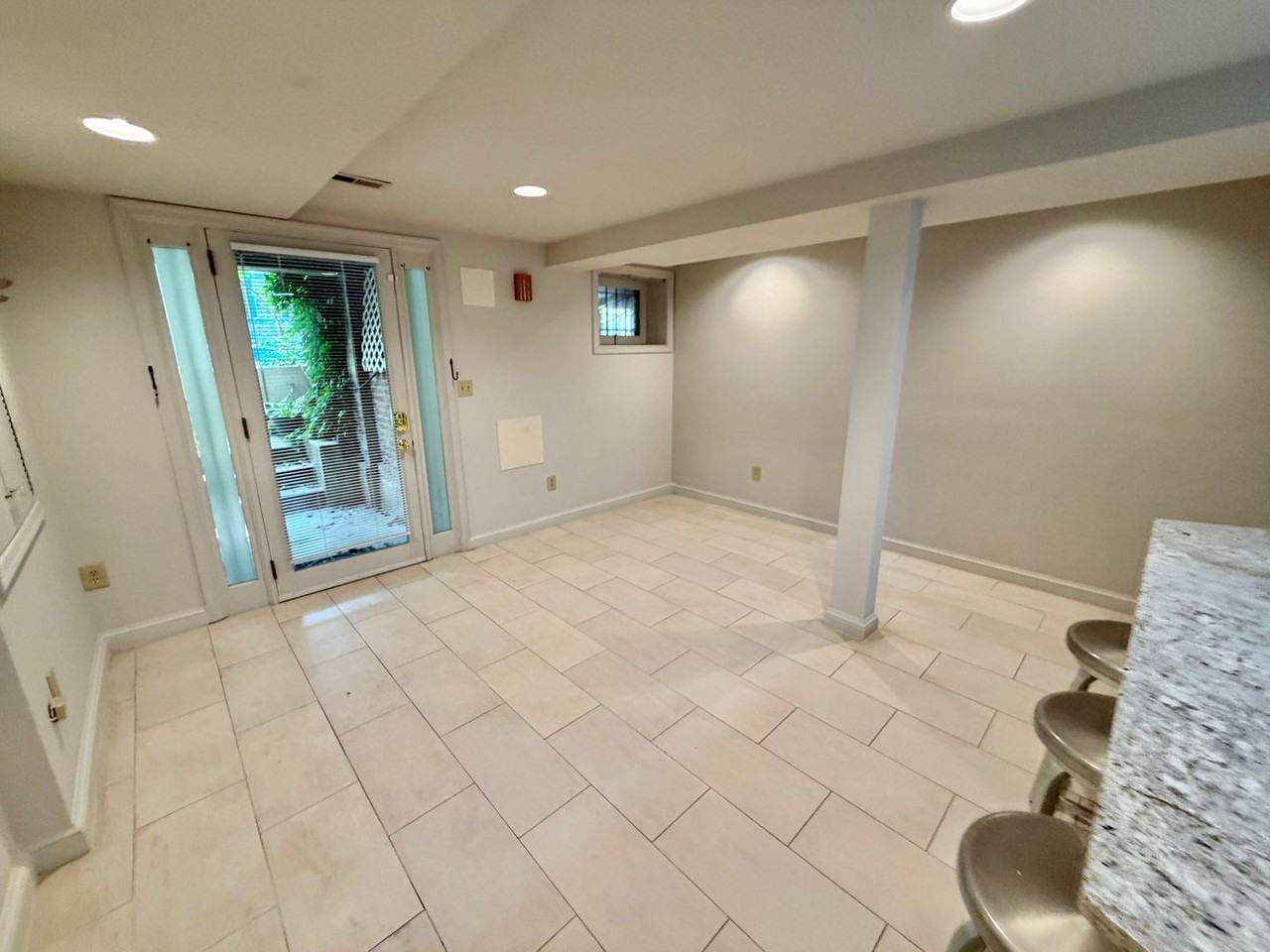 1723 Swann St Nw #B - Photo 4 of 37