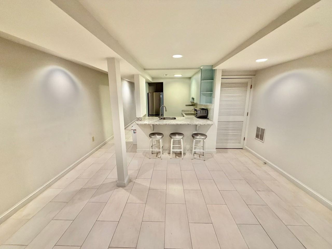 1723 Swann St Nw #B - Photo 5 of 37