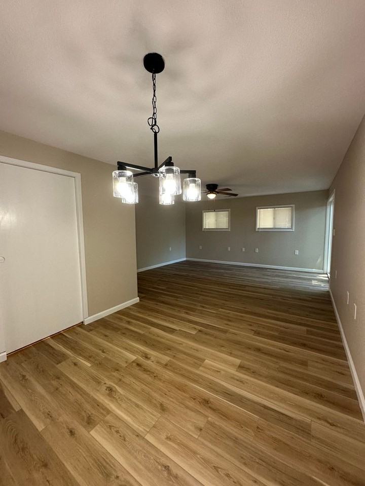 1040 S Edgemoor St - Photo 3 of 13