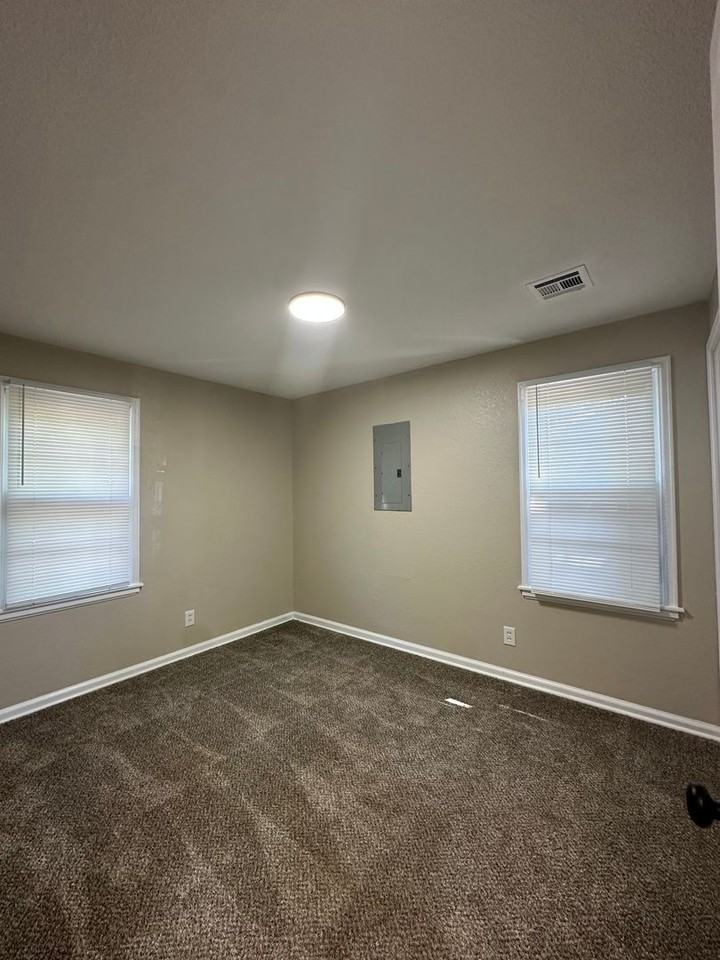 1040 S Edgemoor St - Photo 4 of 13