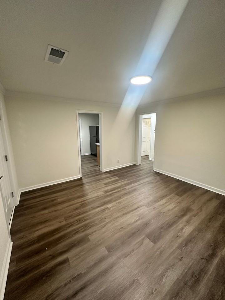 3413 Herbert St - Photo 3 of 18
