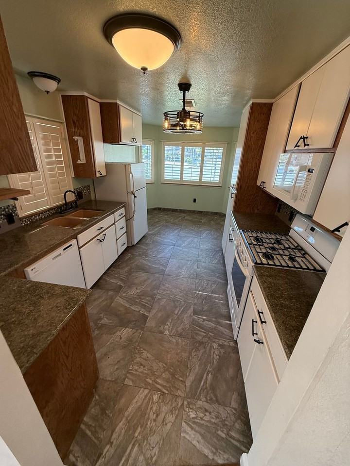 4212 Cyclone Dr - Photo 5 of 18