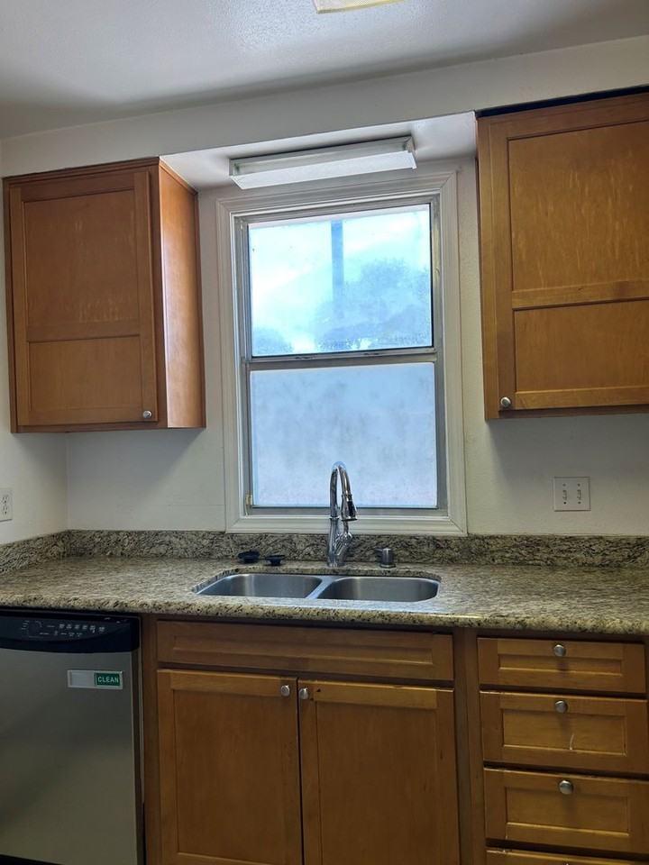 3151 Yupon St - Photo 5 of 6