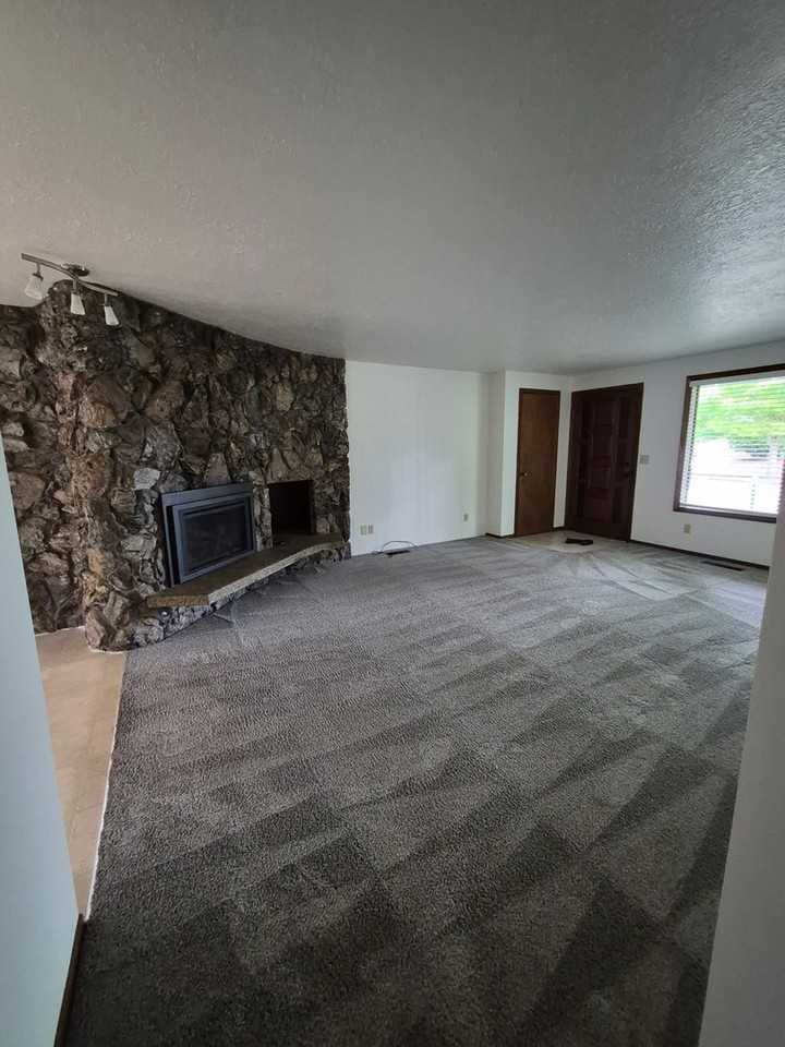 4860 SLM - 4860 8th Ave SE - Photo 6 of 17