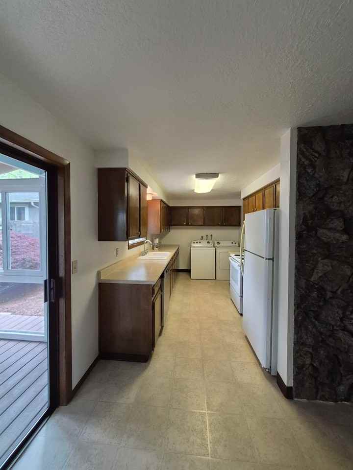 4860 SLM - 4860 8th Ave SE - Photo 7 of 17