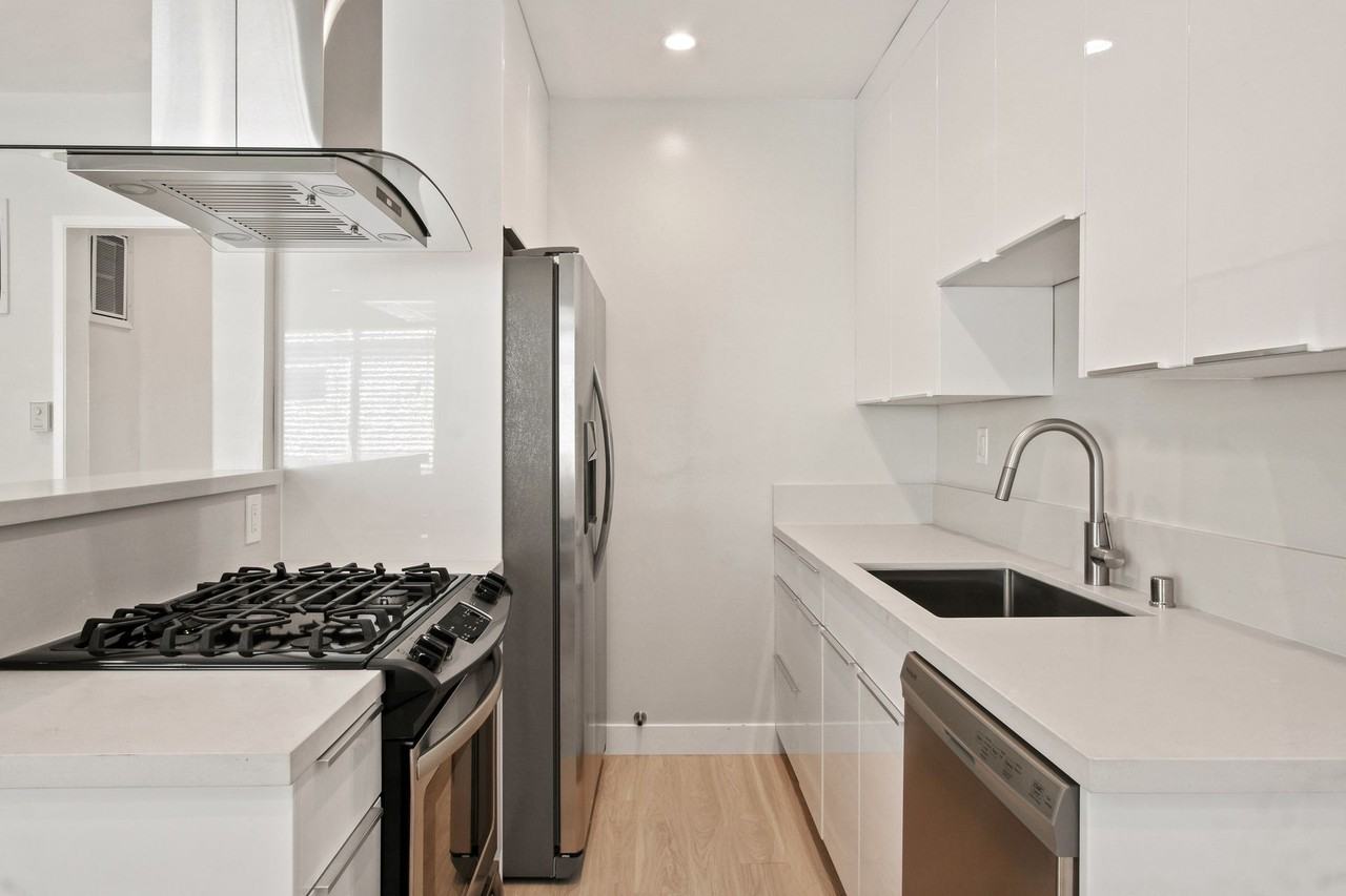 1451 Franklin St in Santa Monica!  Steps to SM Blvd and near the Water Garden. - Photo 2 of 4