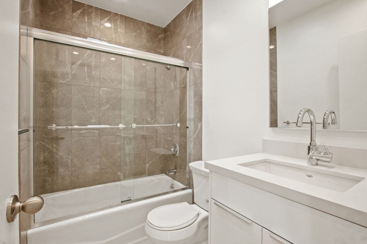 1451 Franklin St in Santa Monica!  Steps to SM Blvd and near the Water Garden. - Photo 4 of 4