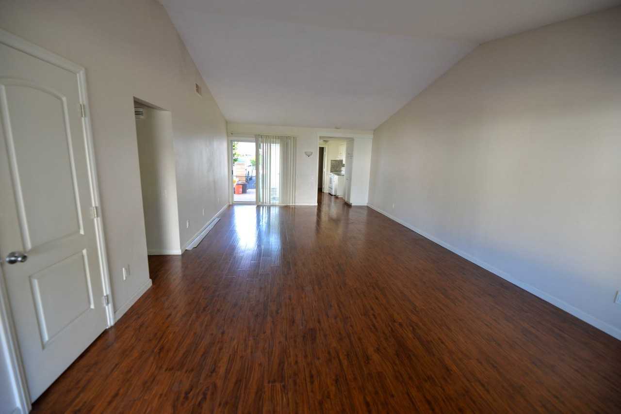 26315 Roundtree Ct - Photo 4 of 20