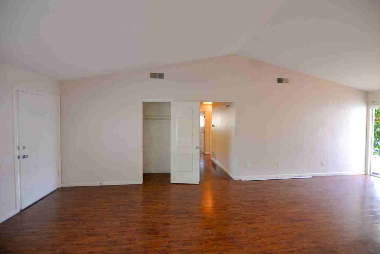26315 Roundtree Ct - Photo 6 of 20