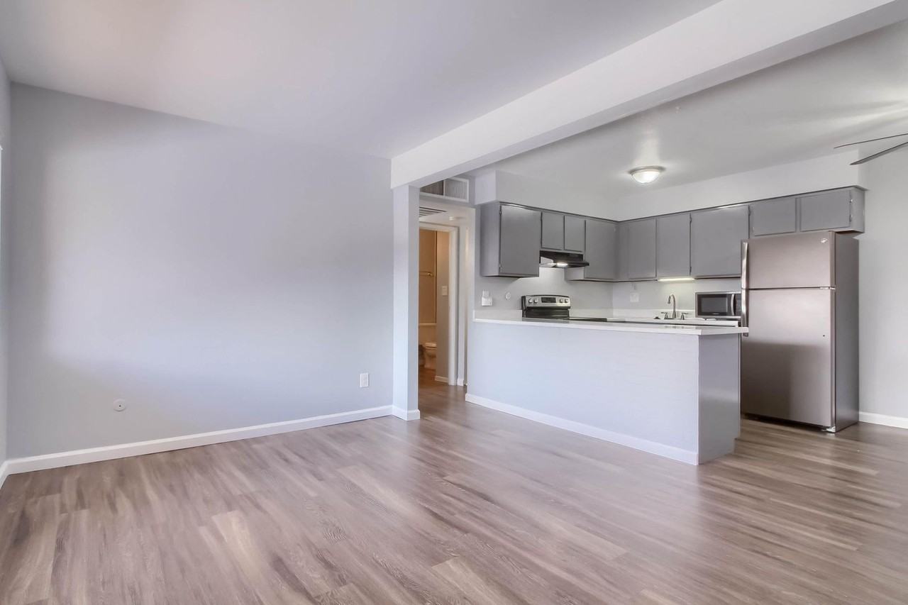 3663 S Sheridan Blvd - Photo 6 of 22