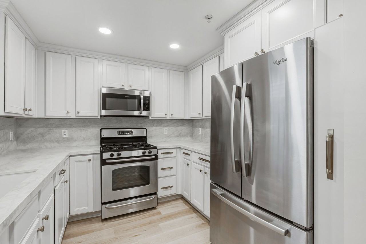 1444 S Point View St #204 - Photo 5 of 40