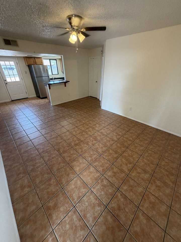 1336 E Mountain View Rd #105 - Photo 4 of 15