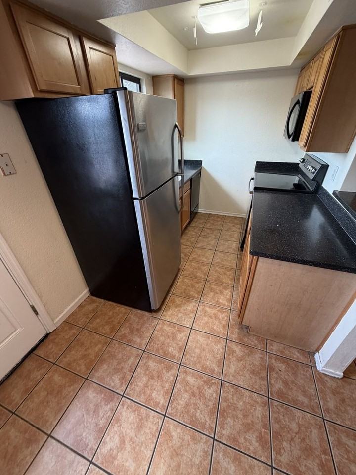 1336 E Mountain View Rd #105 - Photo 5 of 15