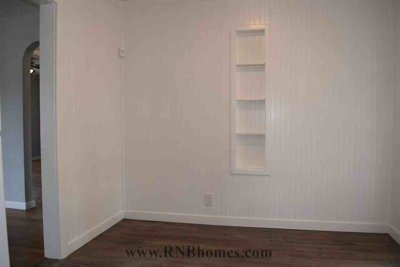 440 Lampasas Ave - Photo 4 of 14
