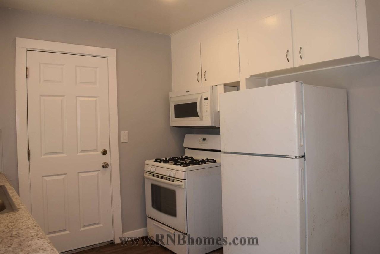 440 Lampasas Ave - Photo 5 of 14