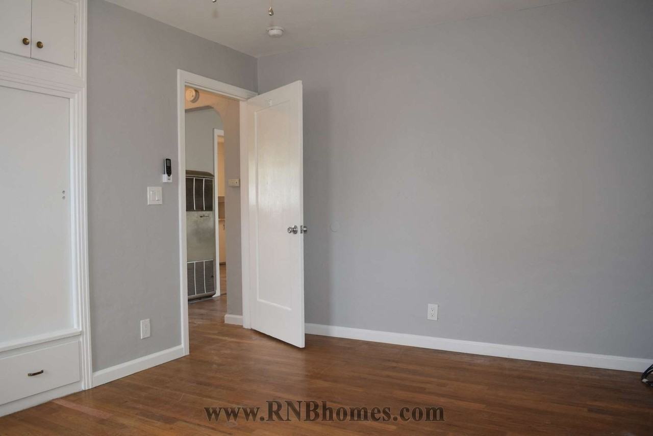 440 Lampasas Ave - Photo 7 of 14