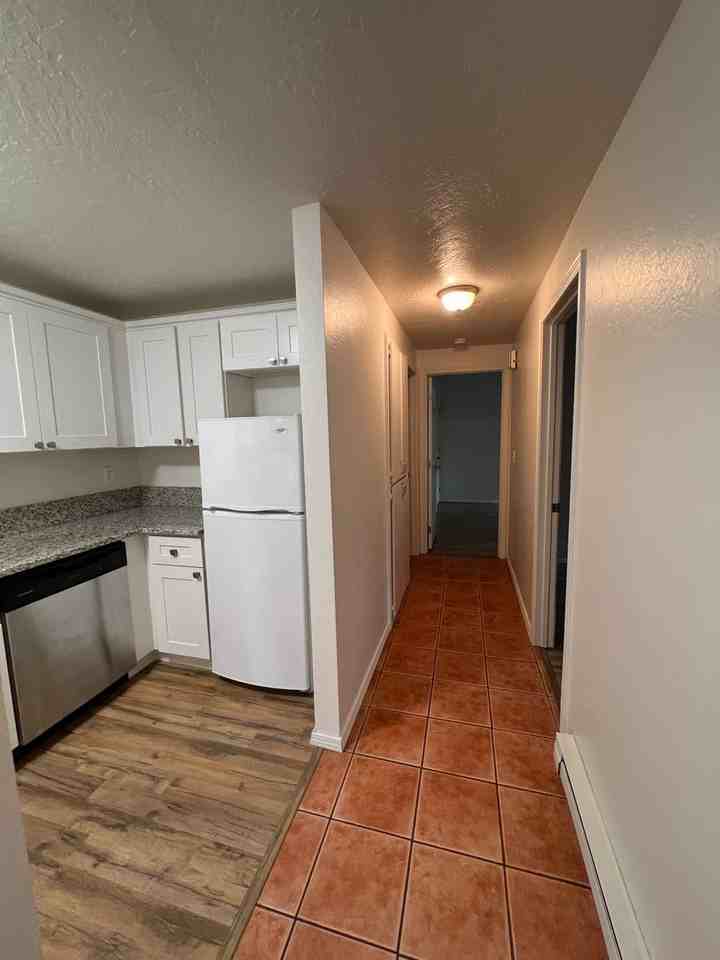 3930 Lake Grove Ave #1C - Photo 6 of 26