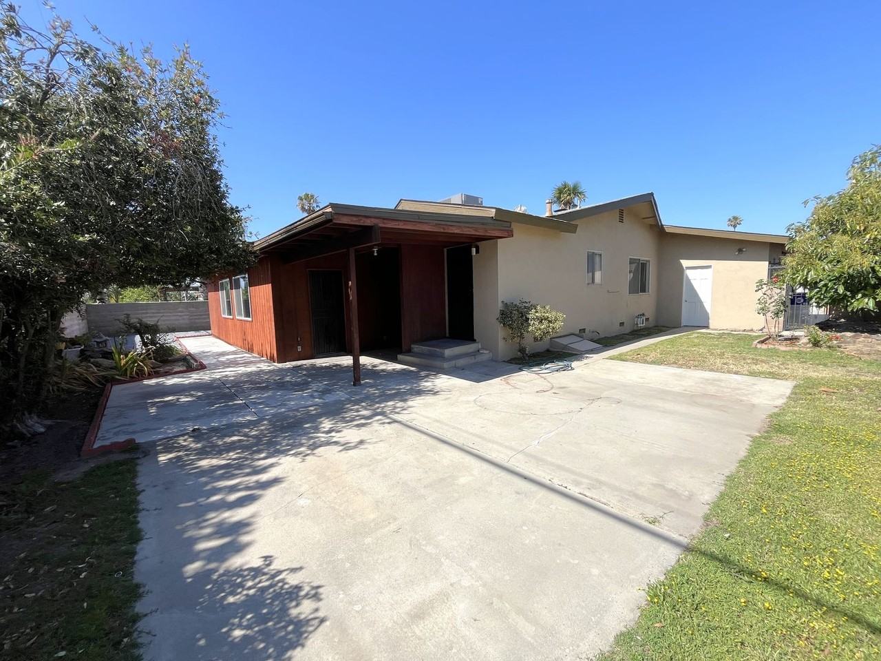 1579 N Clifford Ave - Photo 4 of 24