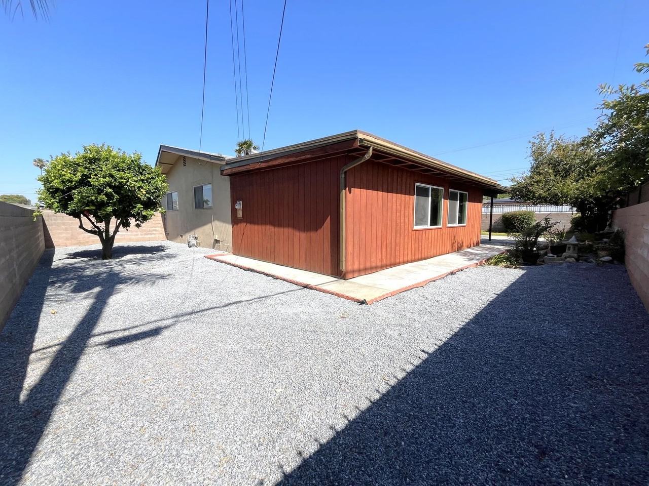 1579 N Clifford Ave - Photo 5 of 24