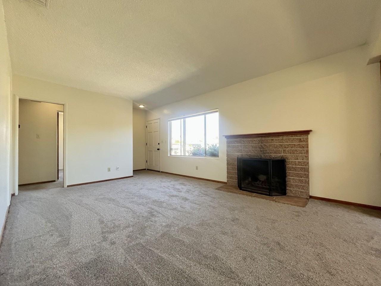 1579 N Clifford Ave - Photo 6 of 24