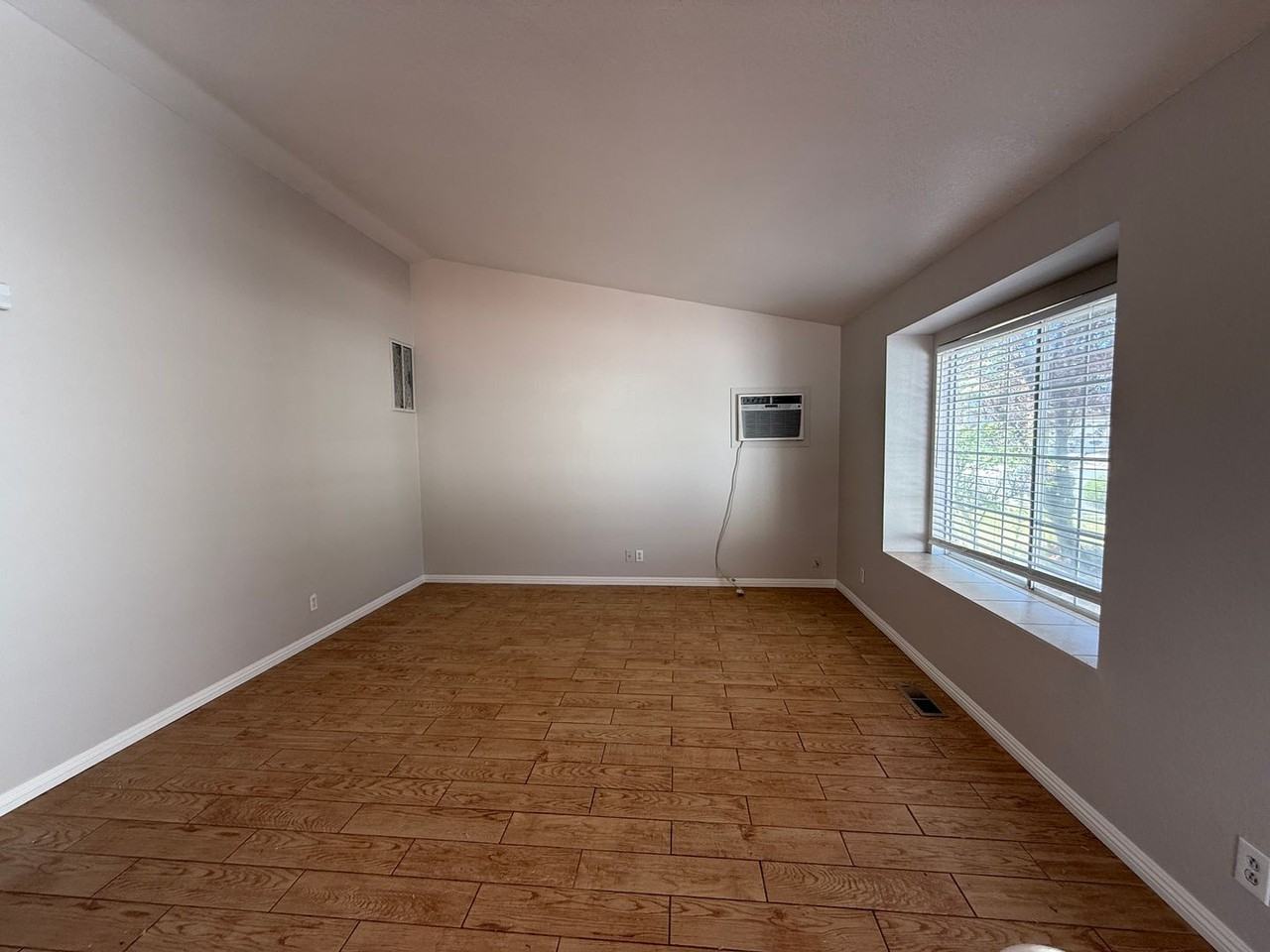 7320 Panama Ct - Photo 4 of 19