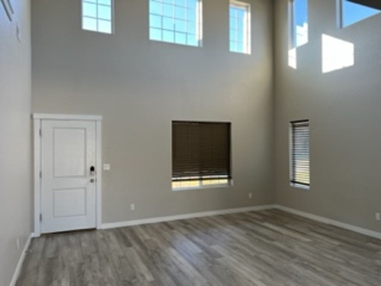 8674 S Baratheon Ave - Photo 3 of 32