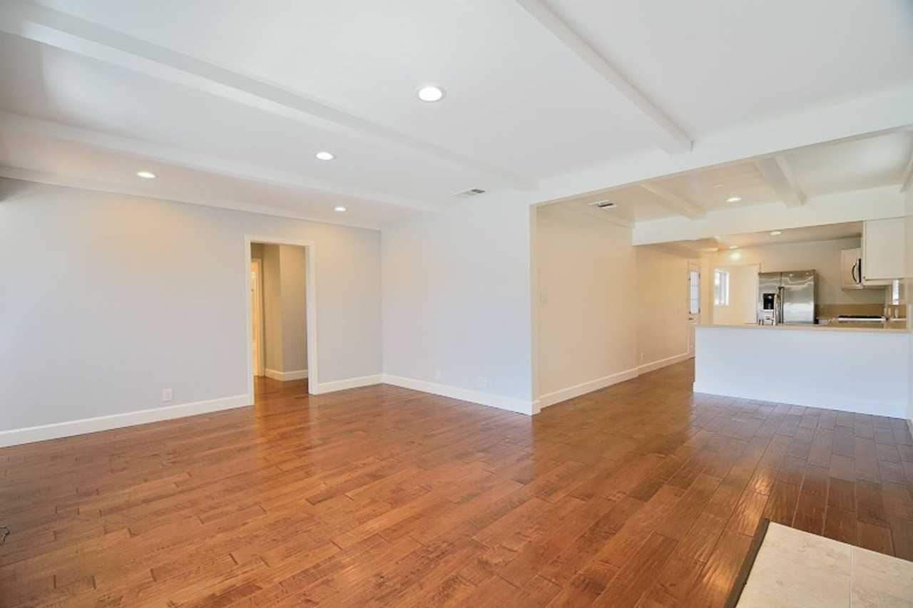 1724 Flower Ave - Photo 3 of 18