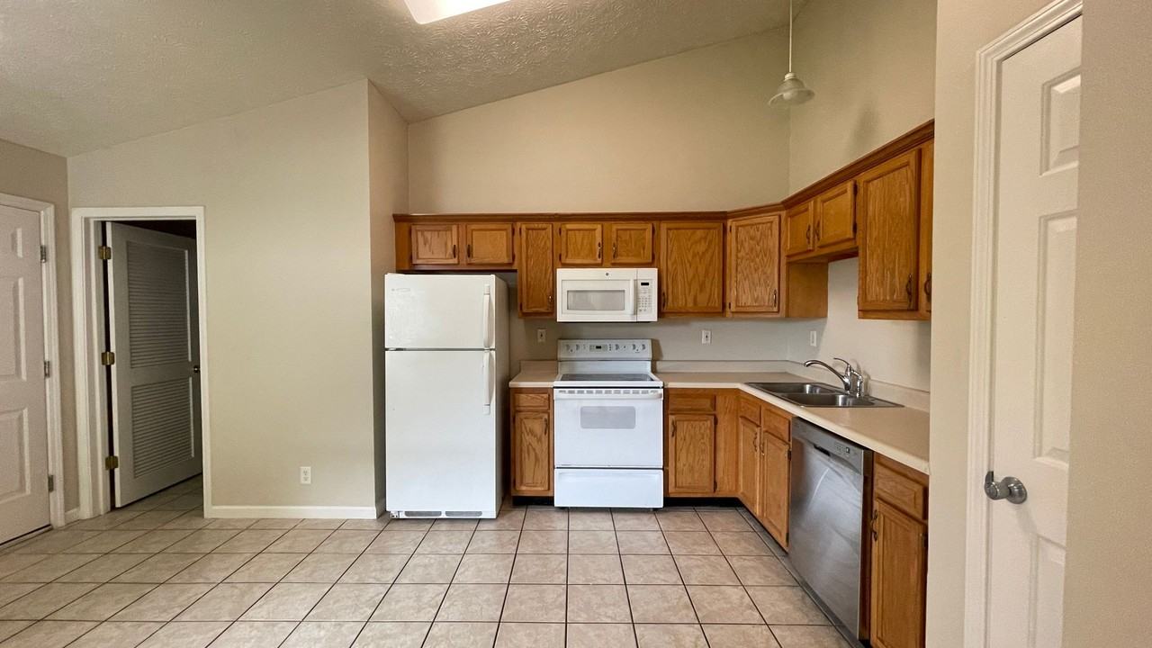 3314 Hopkins Dr - Photo 4 of 17