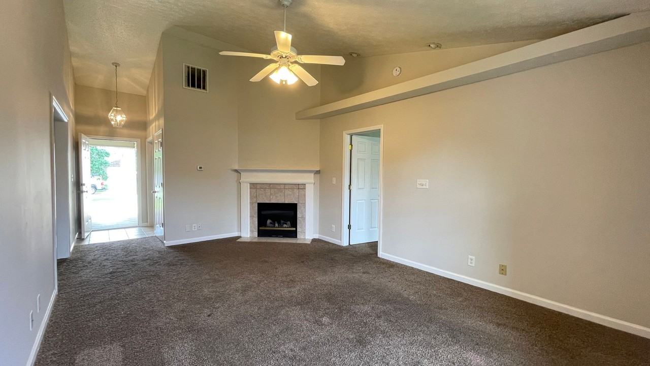 3314 Hopkins Dr - Photo 6 of 17