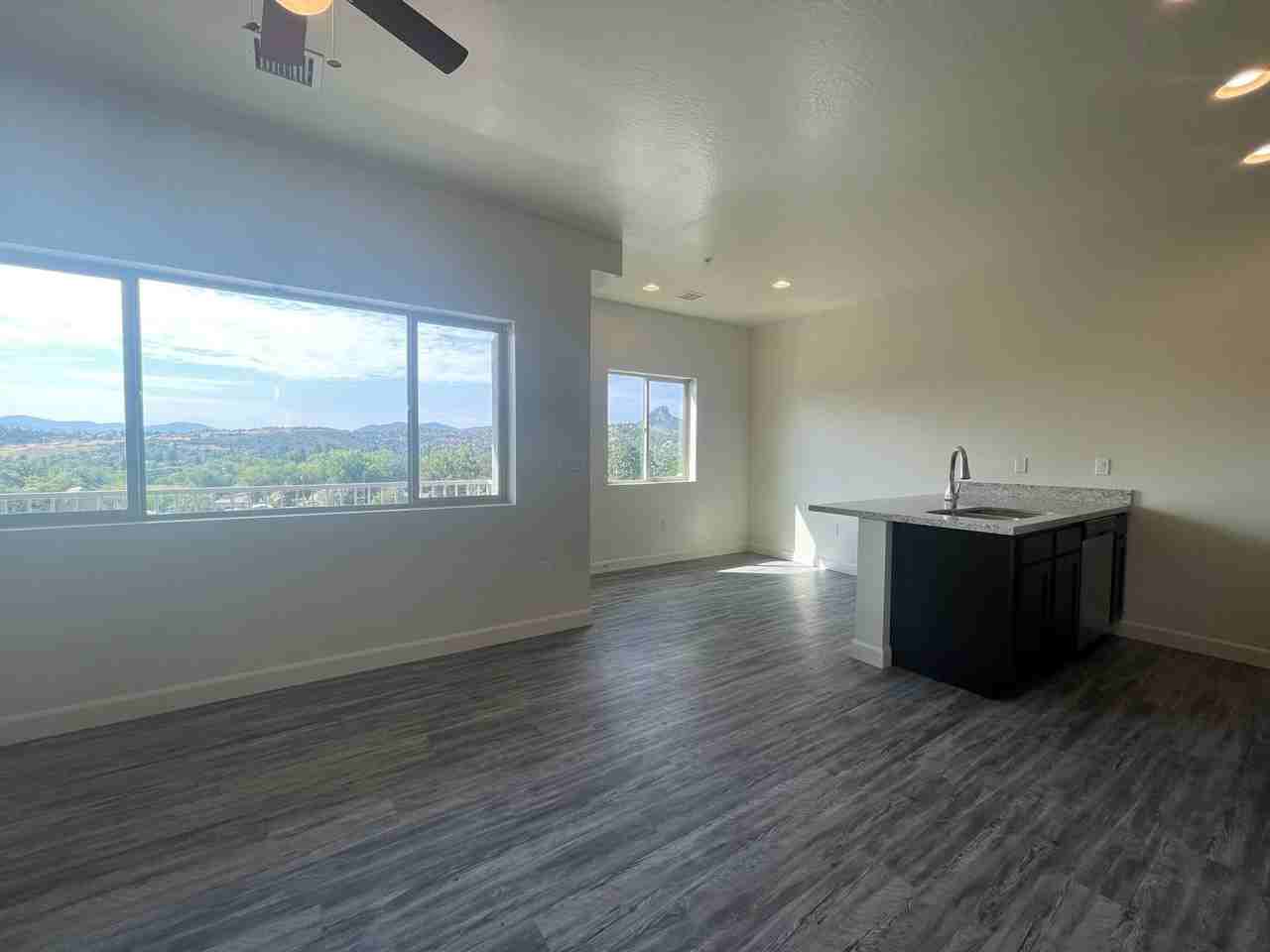 1668 W Iron Springs Rd Building 1 - Photo 2 of 9
