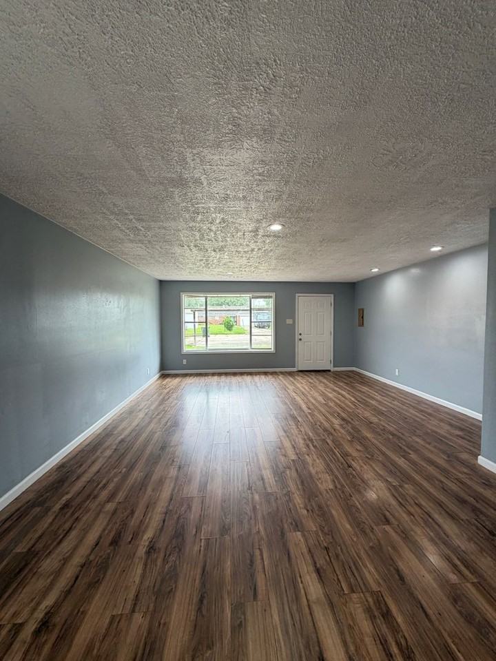 2513 Oak Park Blvd - Photo 2 of 24