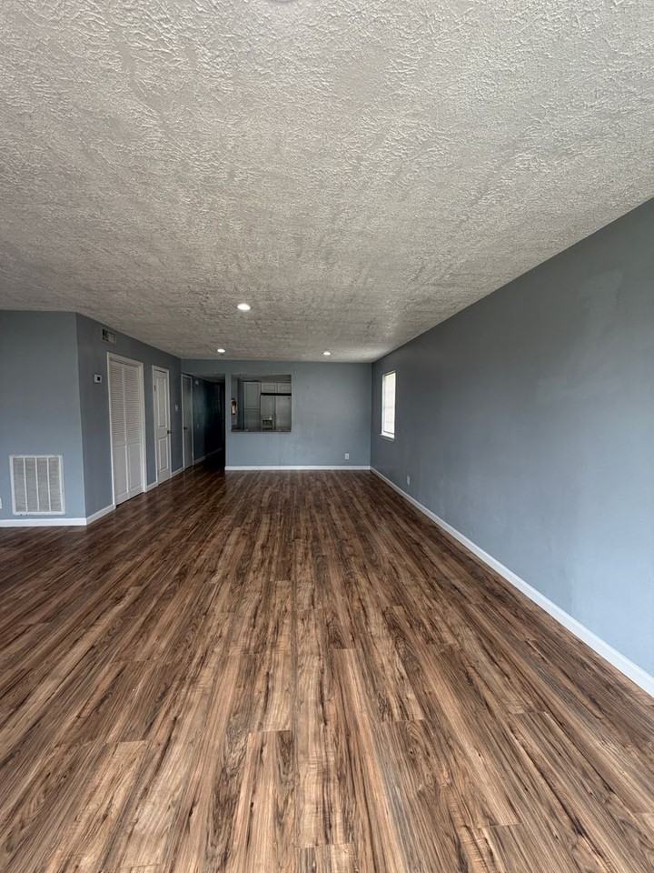 2513 Oak Park Blvd - Photo 3 of 24