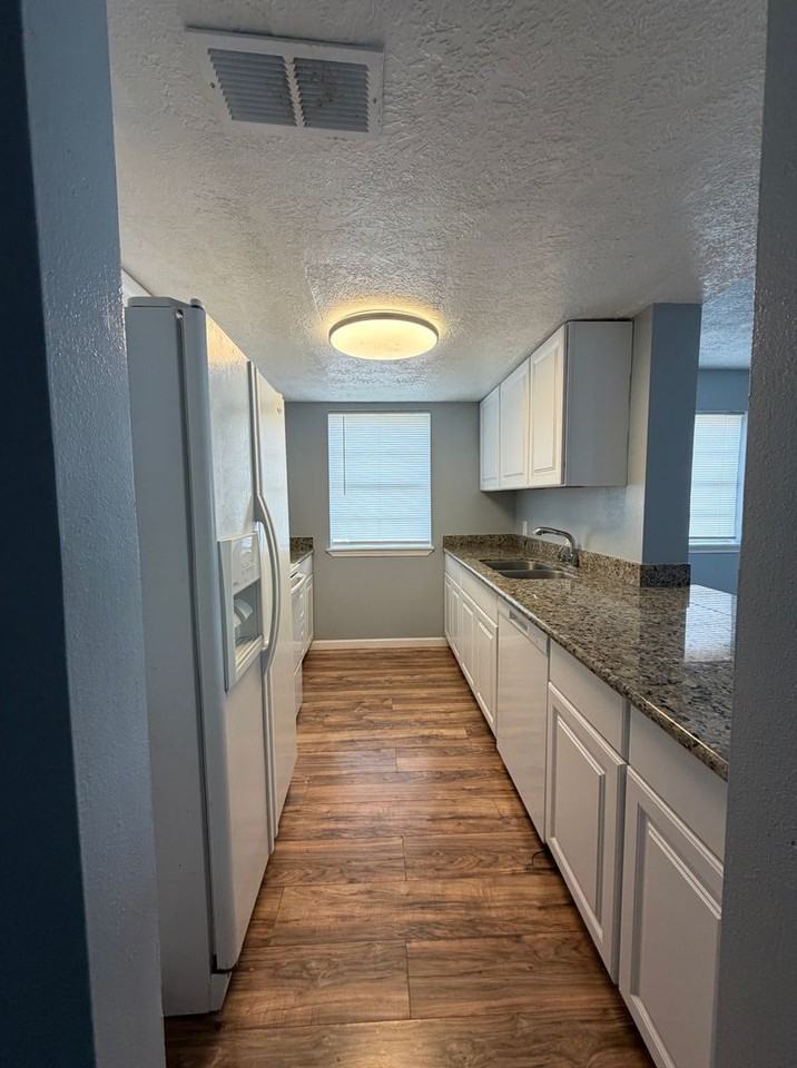 2513 Oak Park Blvd - Photo 4 of 24