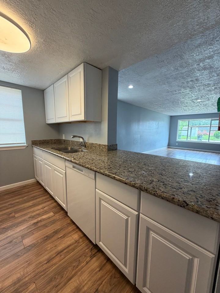 2513 Oak Park Blvd - Photo 5 of 24