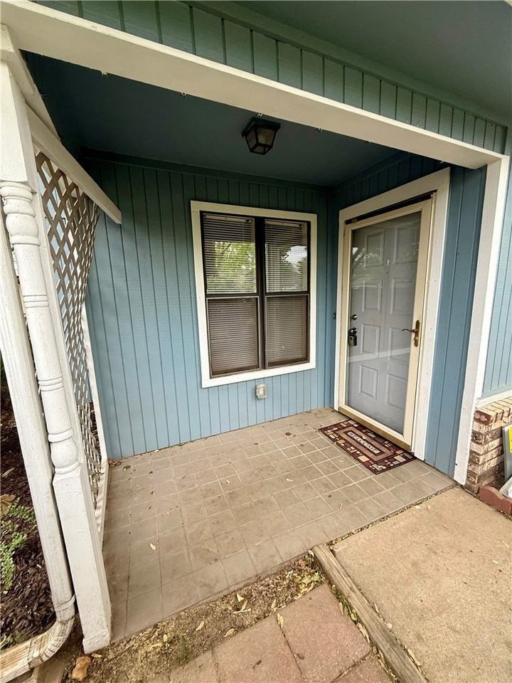 930 Century Dr - Photo 2 of 27