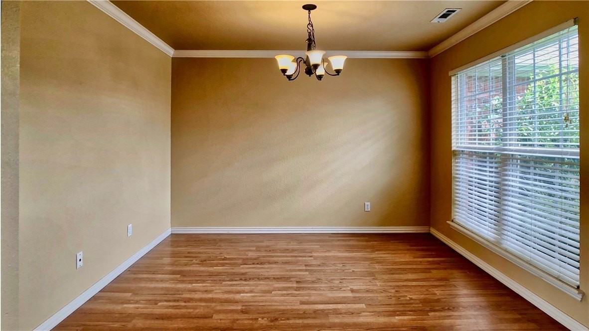 2375 Stonecrest Dr - Photo 2 of 11
