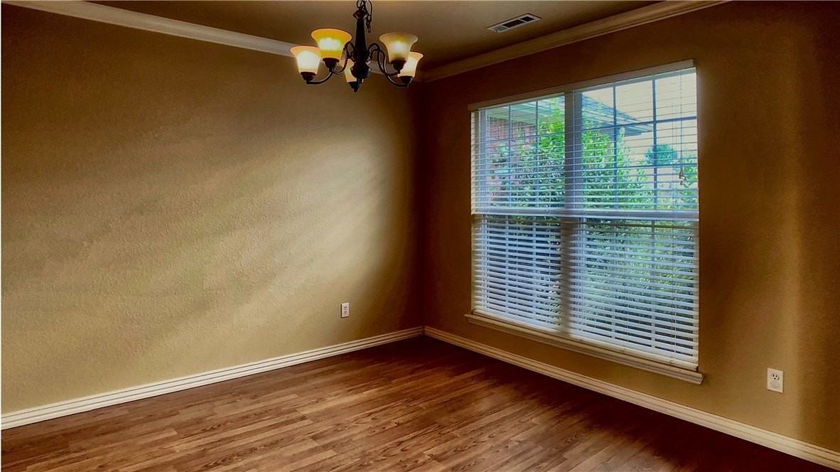 2375 Stonecrest Dr - Photo 3 of 11