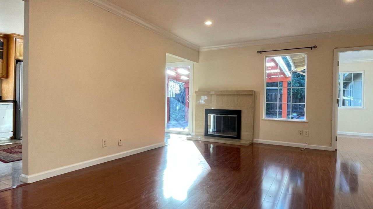 960 Branham Ln - Photo 4 of 31