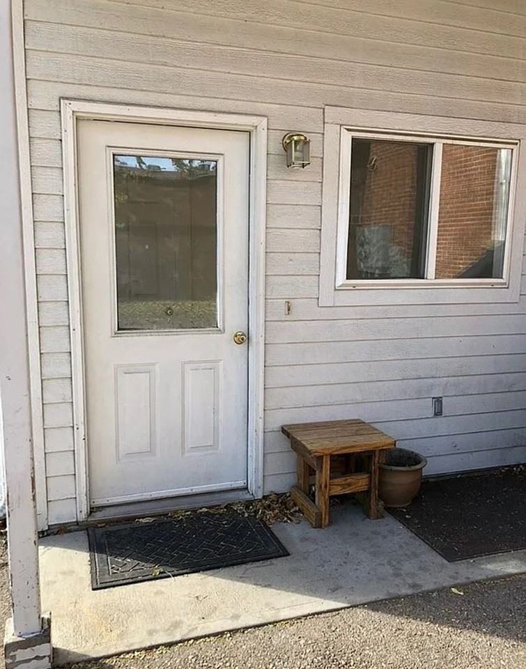 325 E Mulberry St - Photo 2 of 11