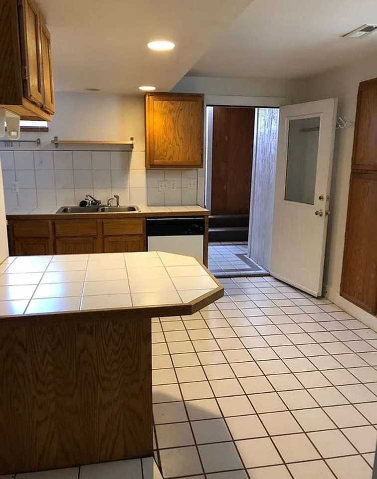 325 E Mulberry St - Photo 3 of 11